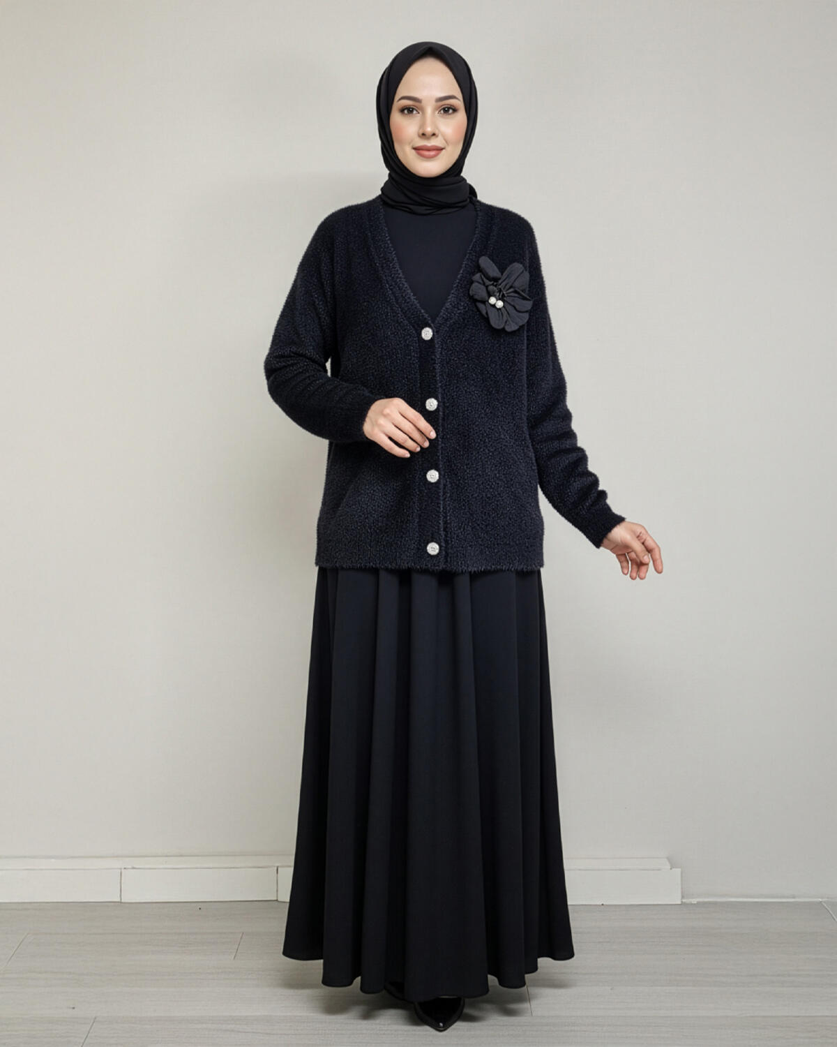GÜL DETAYLI DÜĞMELİ ANGORA HIRKA