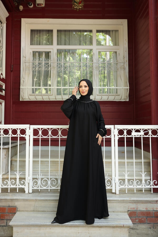 TAŞ DETAYLI DÜZ RENK ELBİSE