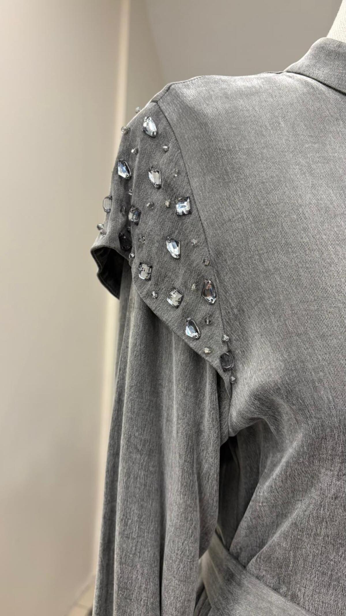 OMUZ TAŞLI KUPRA ELBİSE