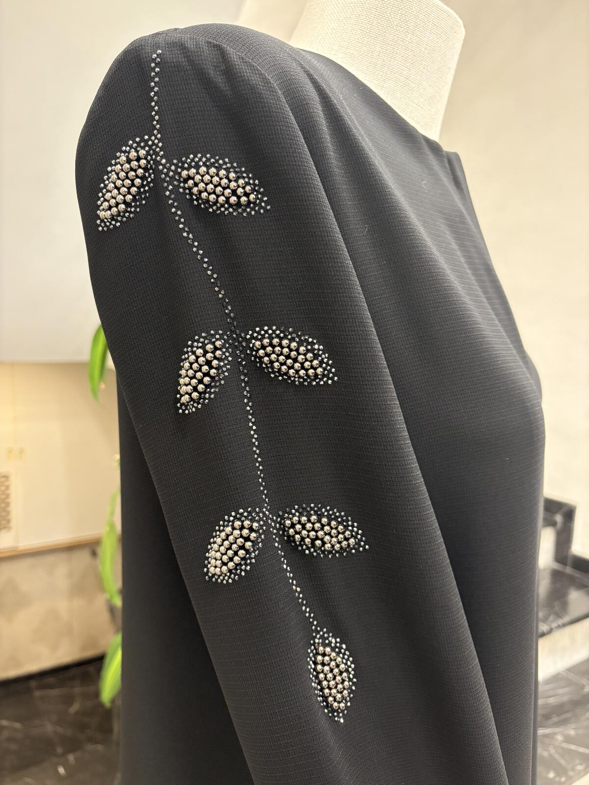 OMUZ YAPRAK İŞLEMELİ FERACE