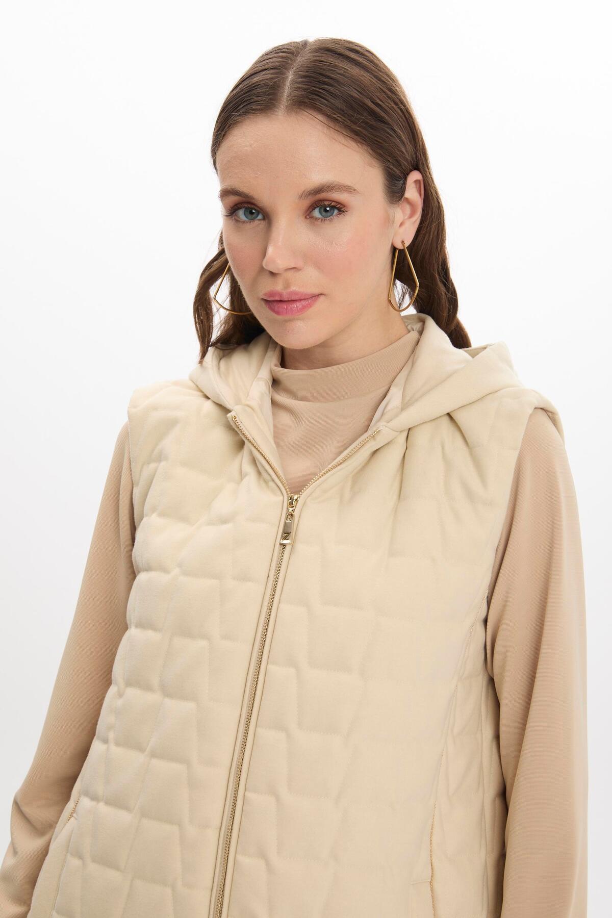 KAPİTONE DESENLİ YELEKLİ TAKIM