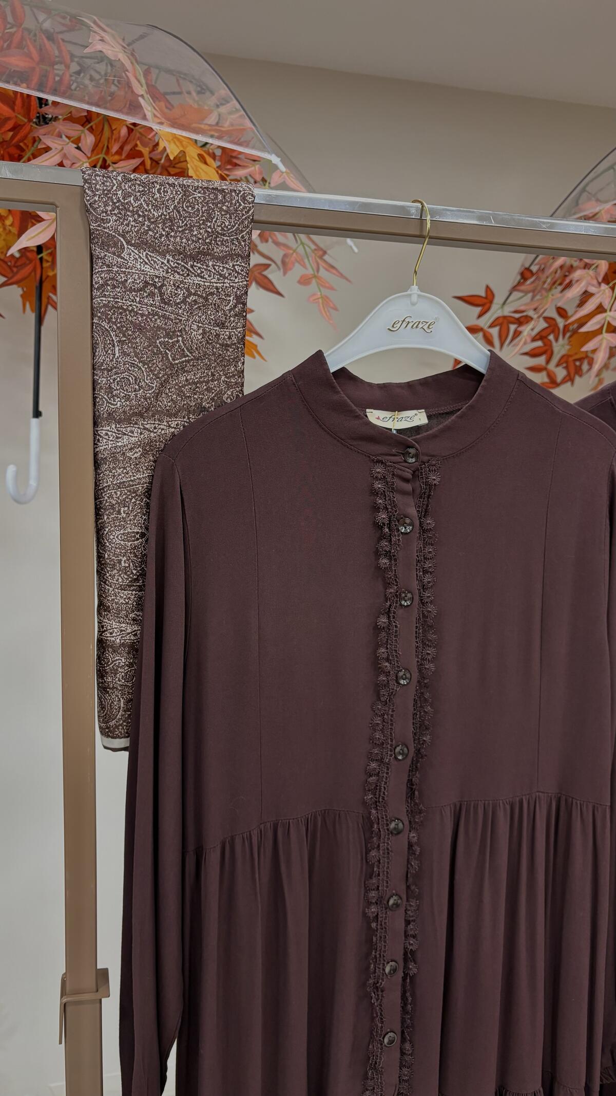 GÜPÜRLÜ DANTELLİ ELBİSE