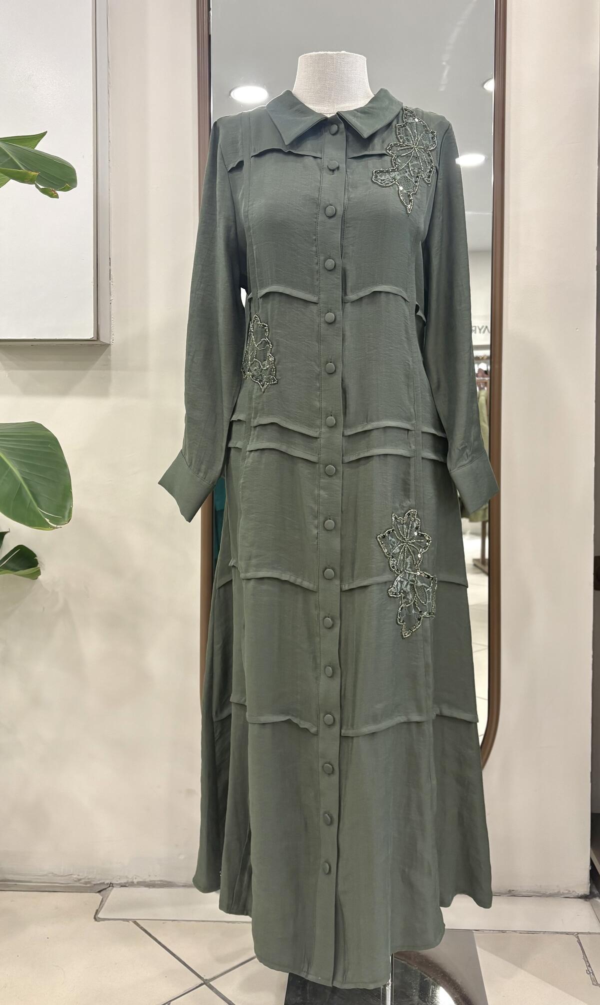 BİYE DETAYLI ÇİÇEK İŞLEMELİ ELBİSE