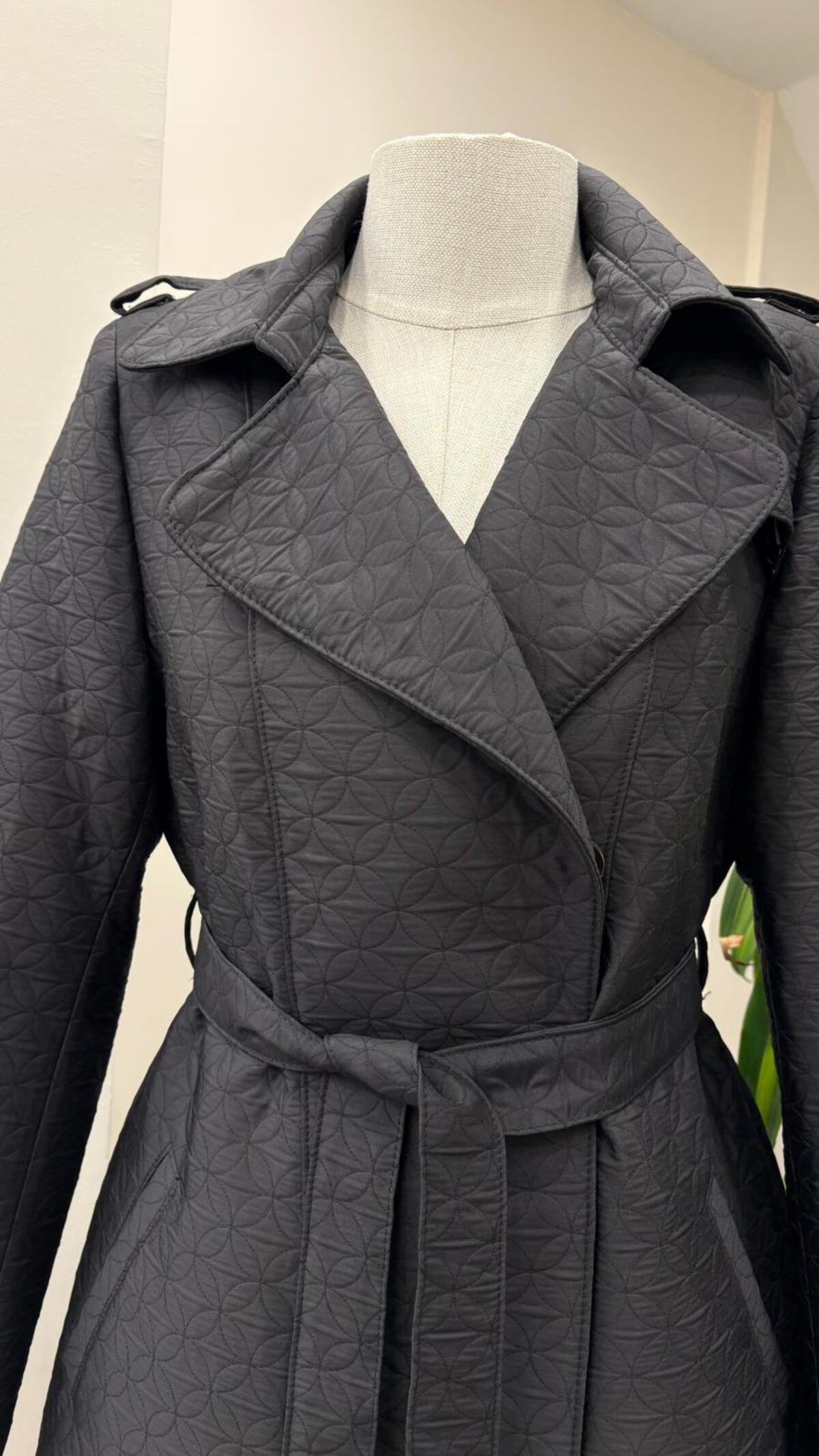 DESENLİ DÜĞMELİ KAPİTONE TRENÇ