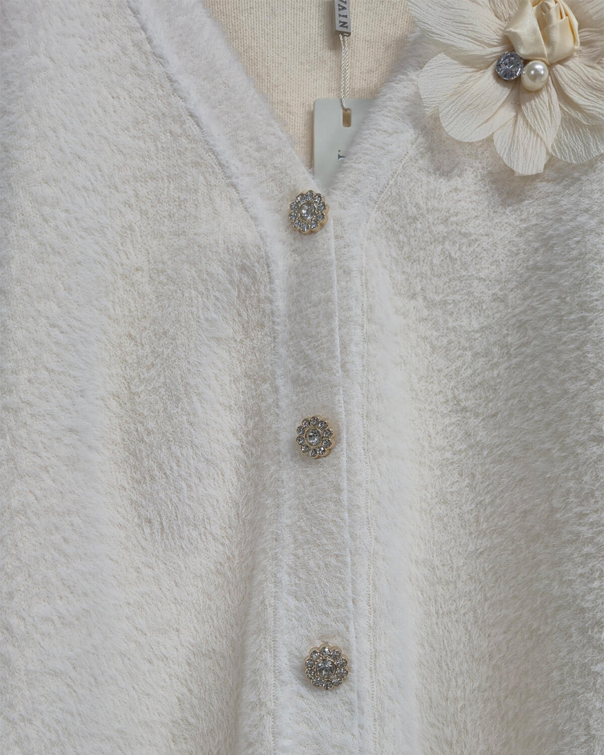 GÜL DETAYLI DÜĞMELİ ANGORA HIRKA