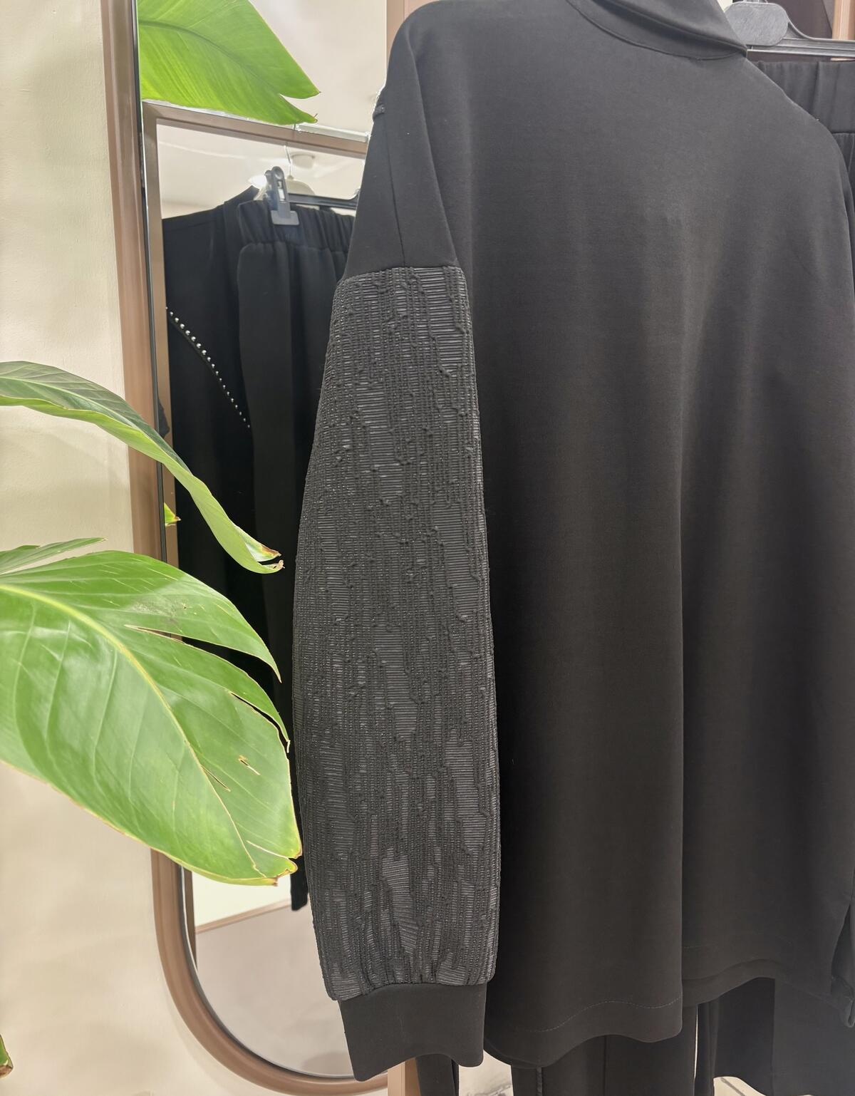 VEREV GARNİLİ KOL DETAYLI TAKIM