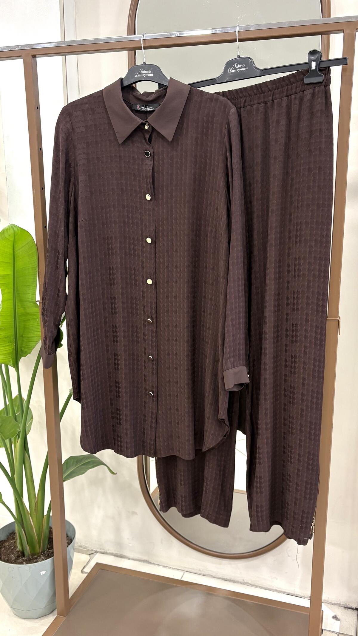 JAKARLI DESENLİ PANTOLONLU TAKIM