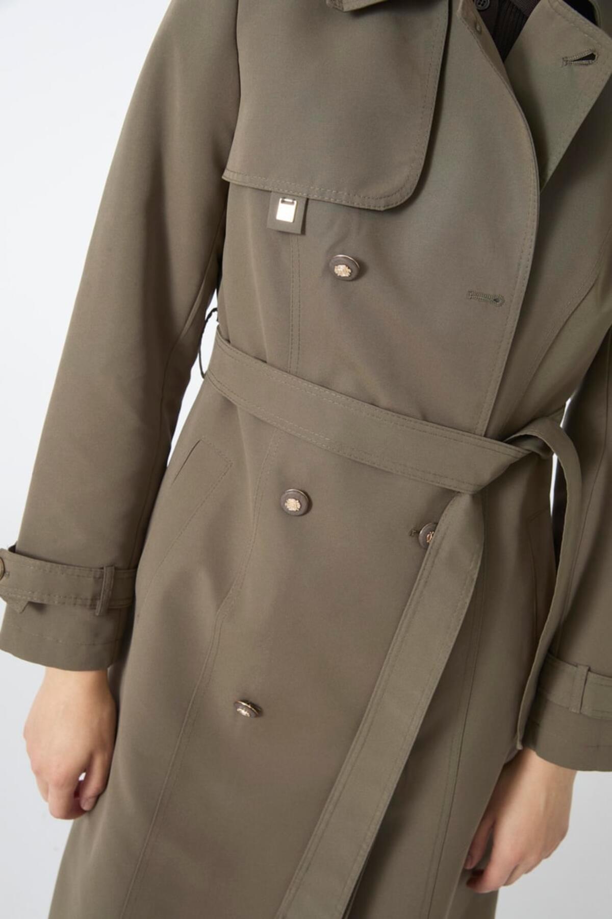 GÖMLEK YAKA KUŞAKLI TRENÇKOT