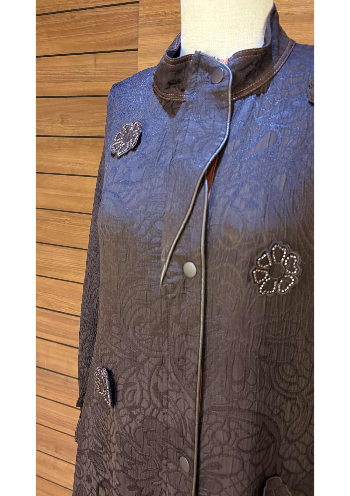 İŞLEMELİ ÇİÇEK DESENLİ KAP