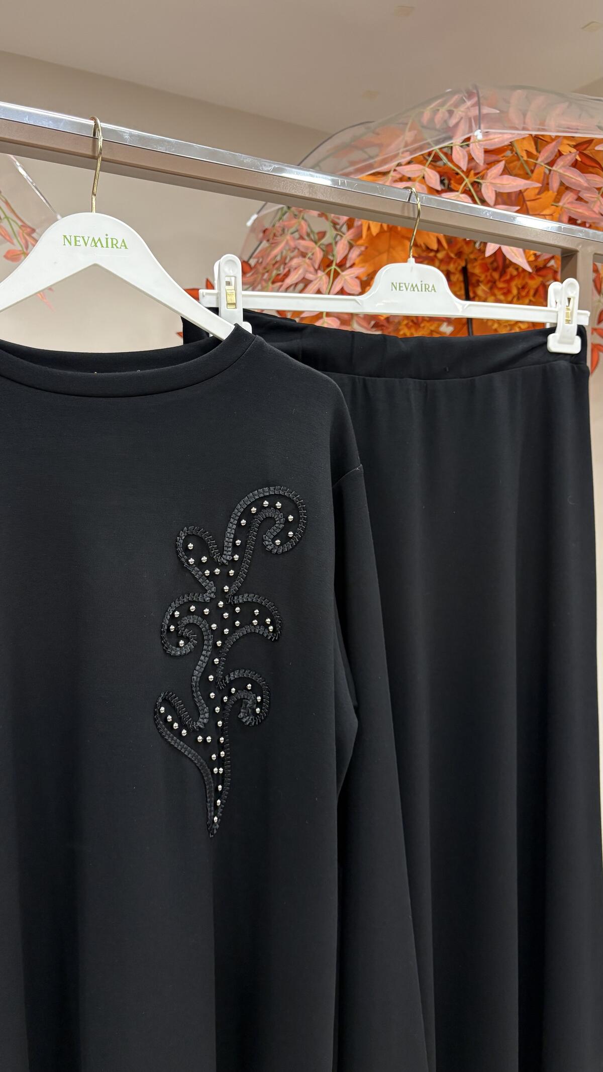 İNCİ İŞLEMELİ ETEKLİ TAKIM