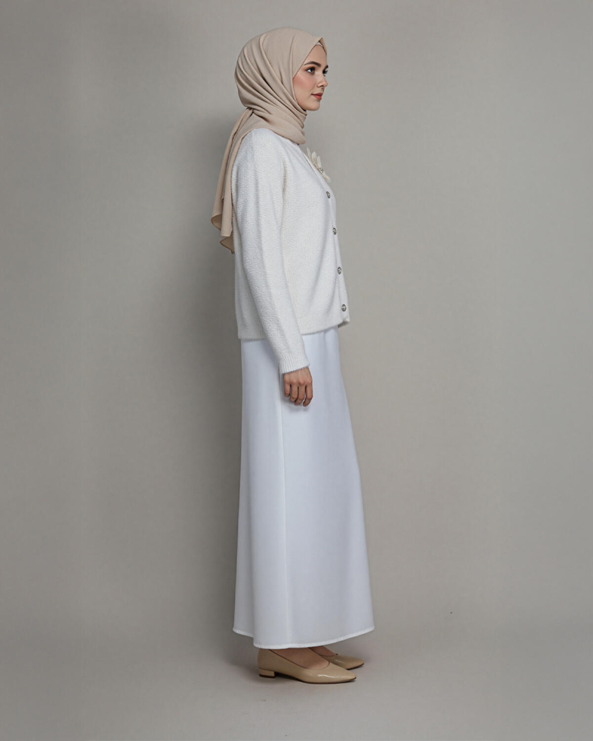 GÜL DETAYLI DÜĞMELİ ANGORA HIRKA