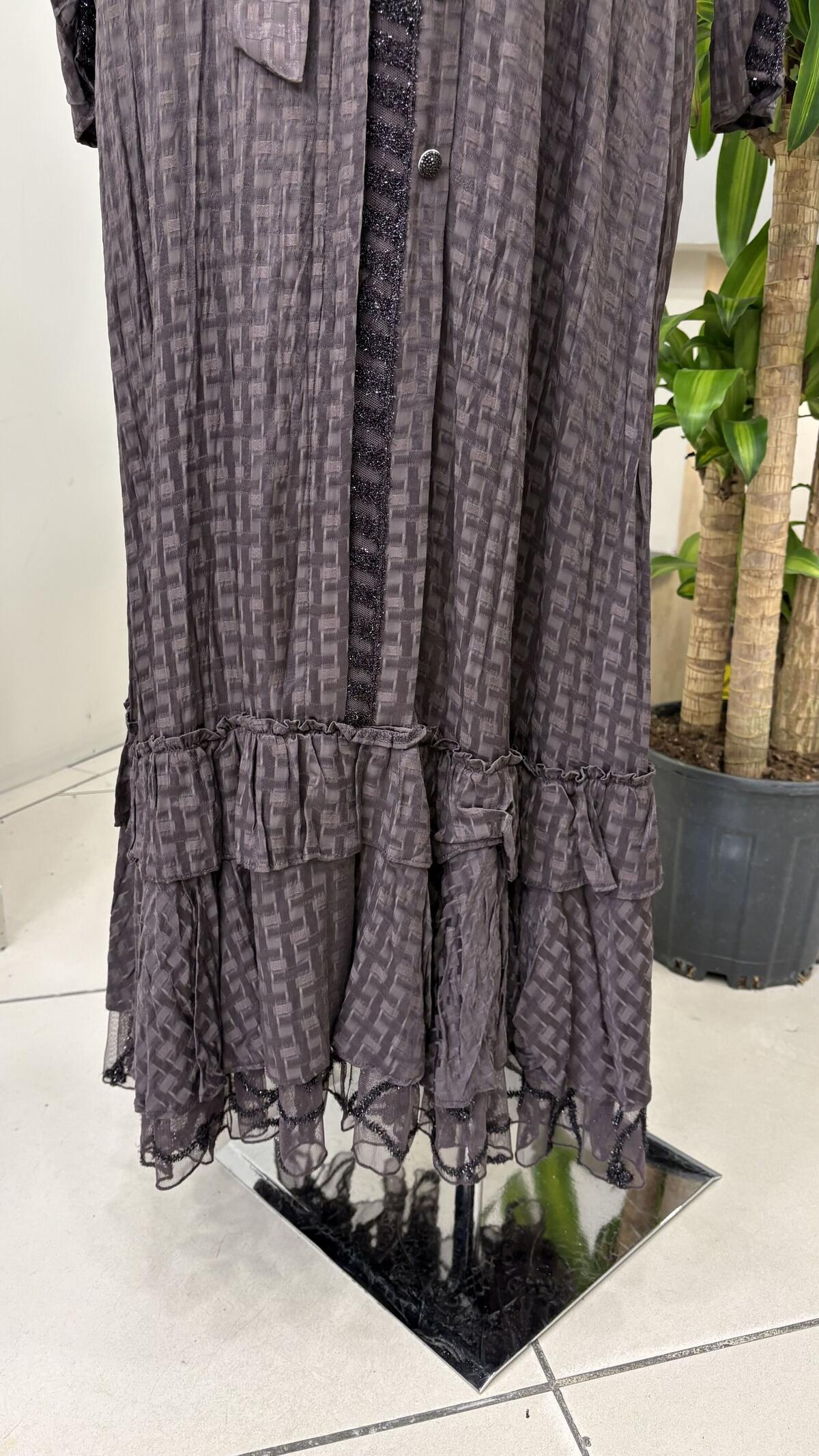 FIRFIRLI SİM DETAYLI KRAŞLI ELBİSE