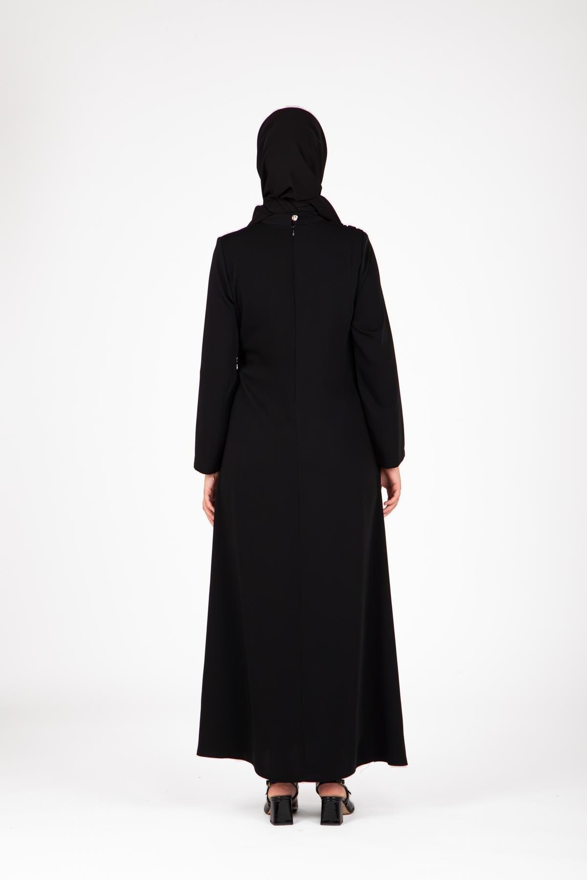 TOKA DETAYLI ELBİSE