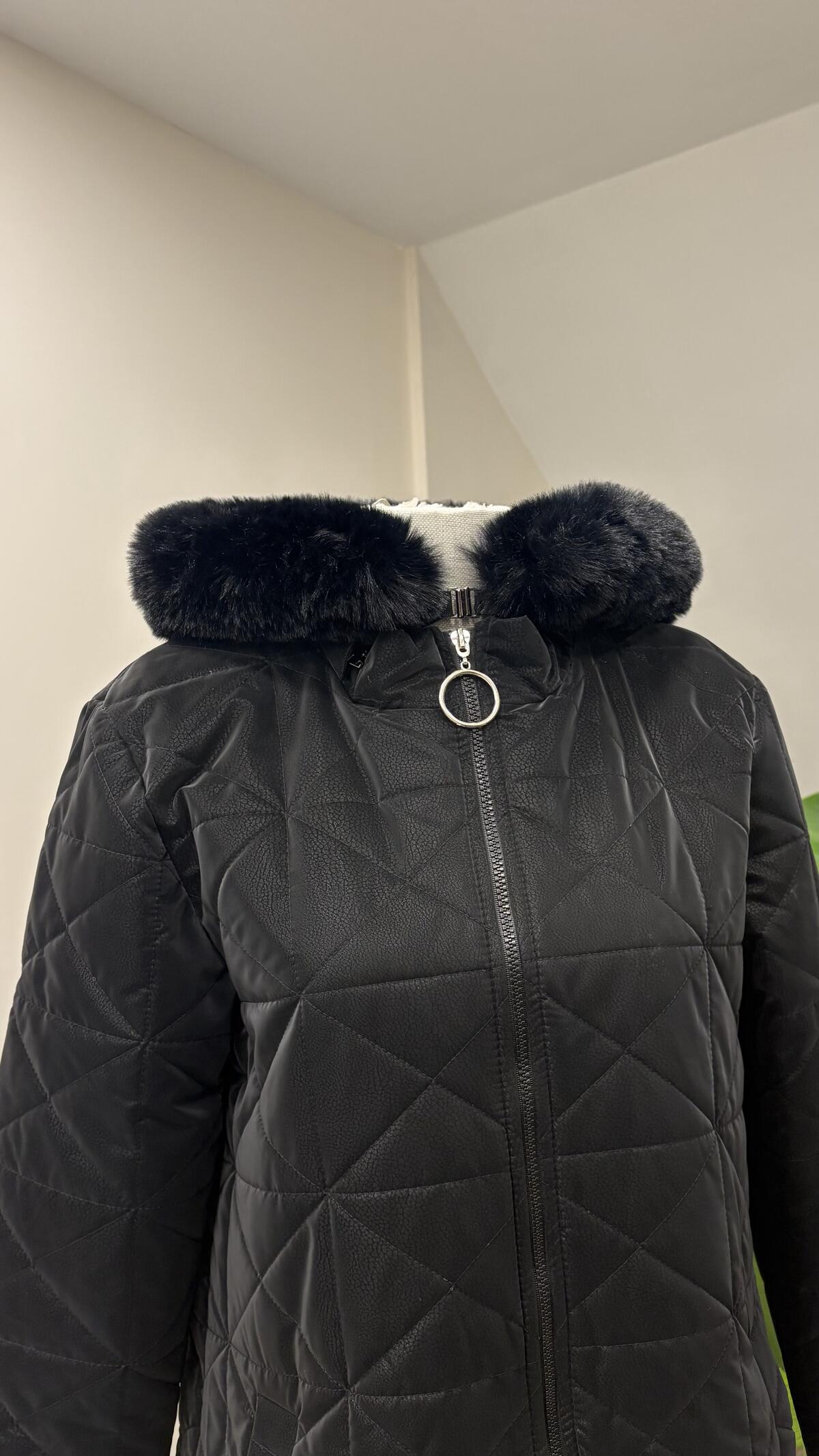 KÜRK KAPŞONLU DESENLİ MONT