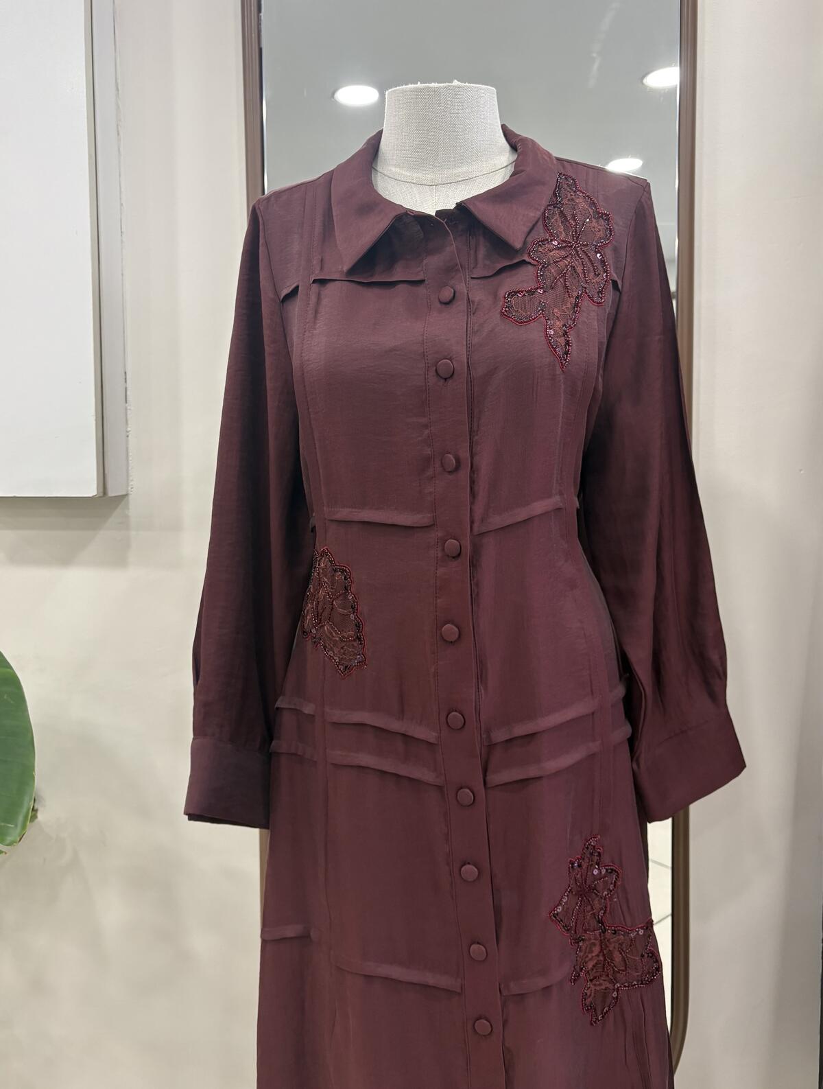 BİYE DETAYLI ÇİÇEK İŞLEMELİ ELBİSE