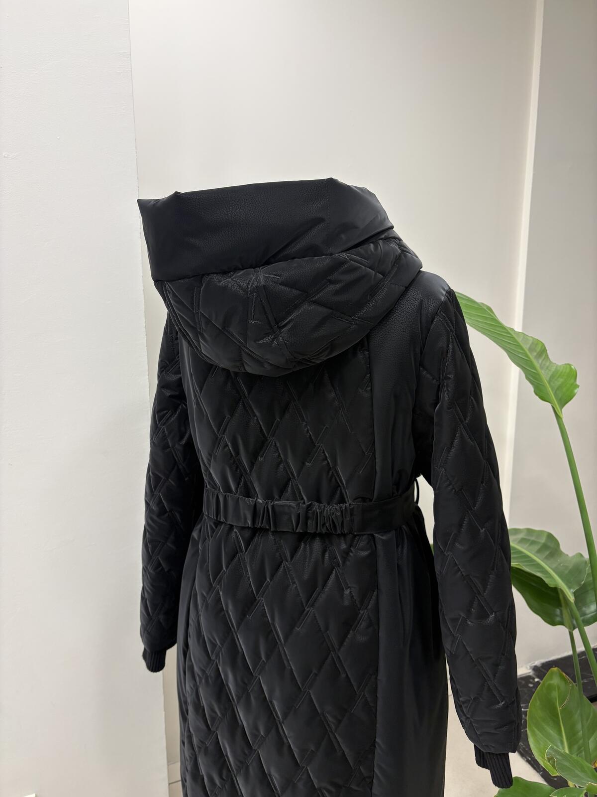 KAPŞONLU ALTI BÜZGÜ DETAYLI MONT