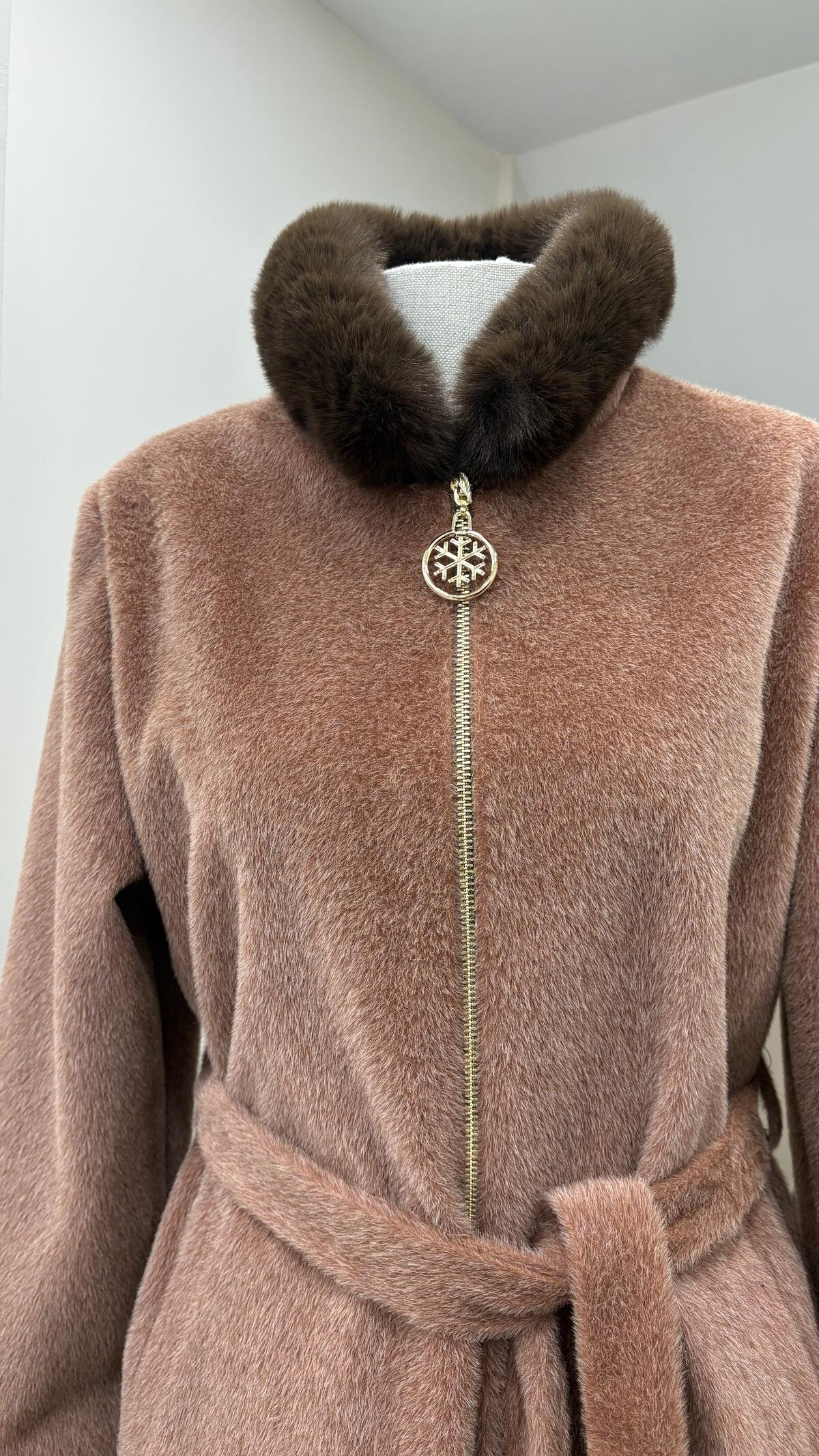 YAKA MANŞETİ KÜRKLÜ KABAN