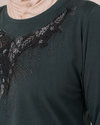 TAŞ VE NAKIŞ İŞLEMELİ BLUZ