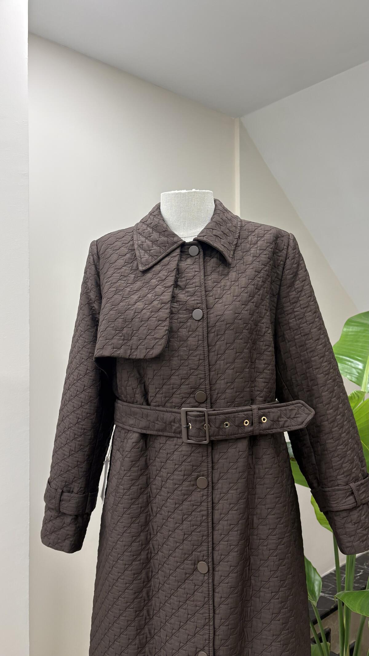 RÜZGARLIK DETAYLI KAPİTONE MONT