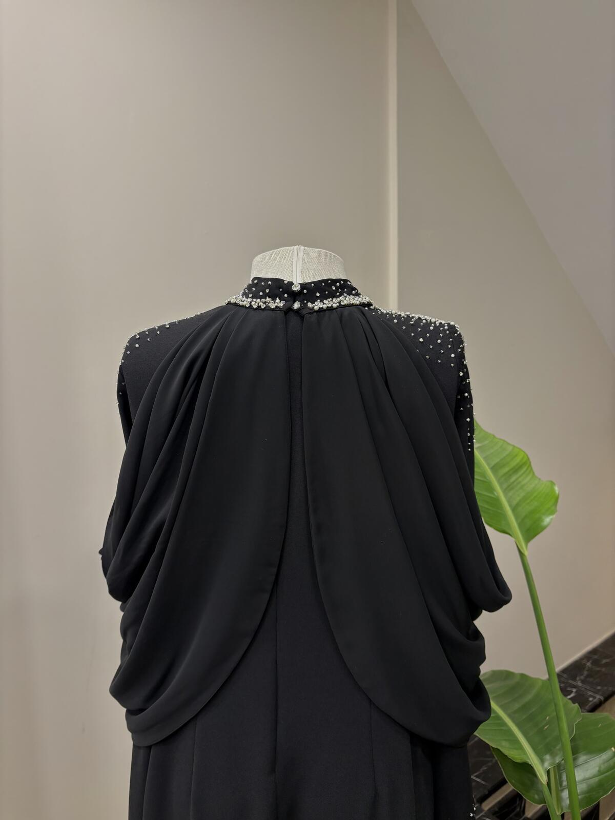 OMUZ DRAPELİ TAŞ İŞLEMELİ ELBİSE