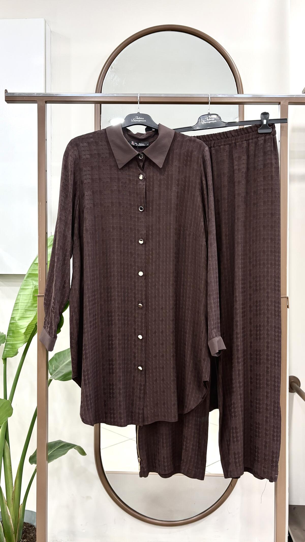 JAKARLI DESENLİ PANTOLONLU TAKIM