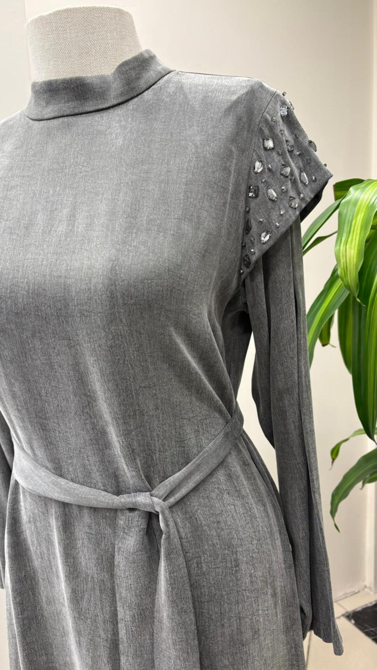 OMUZ TAŞLI KUPRA ELBİSE