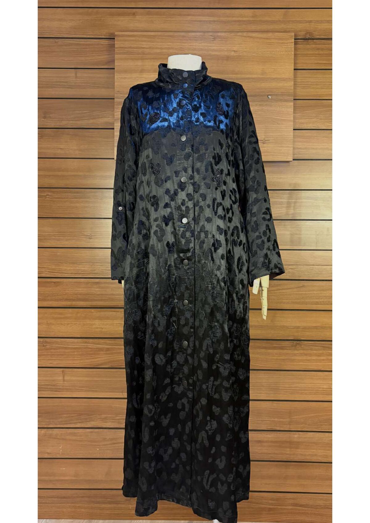 JAKARLI DESENLİ DÜĞMELİ KAP