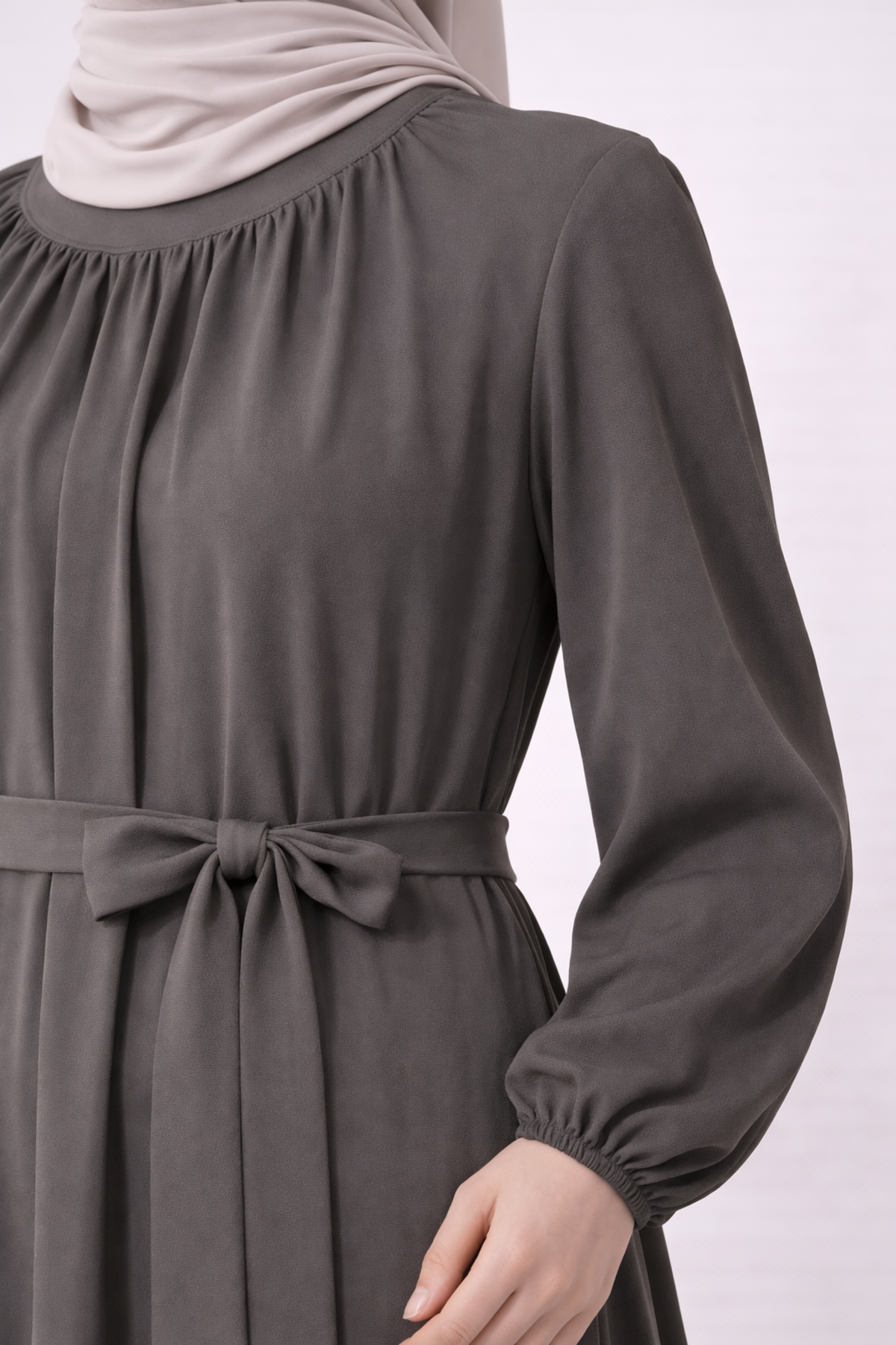 YAKA BÜZGÜLÜ RAHAT KALIP ELBİSE