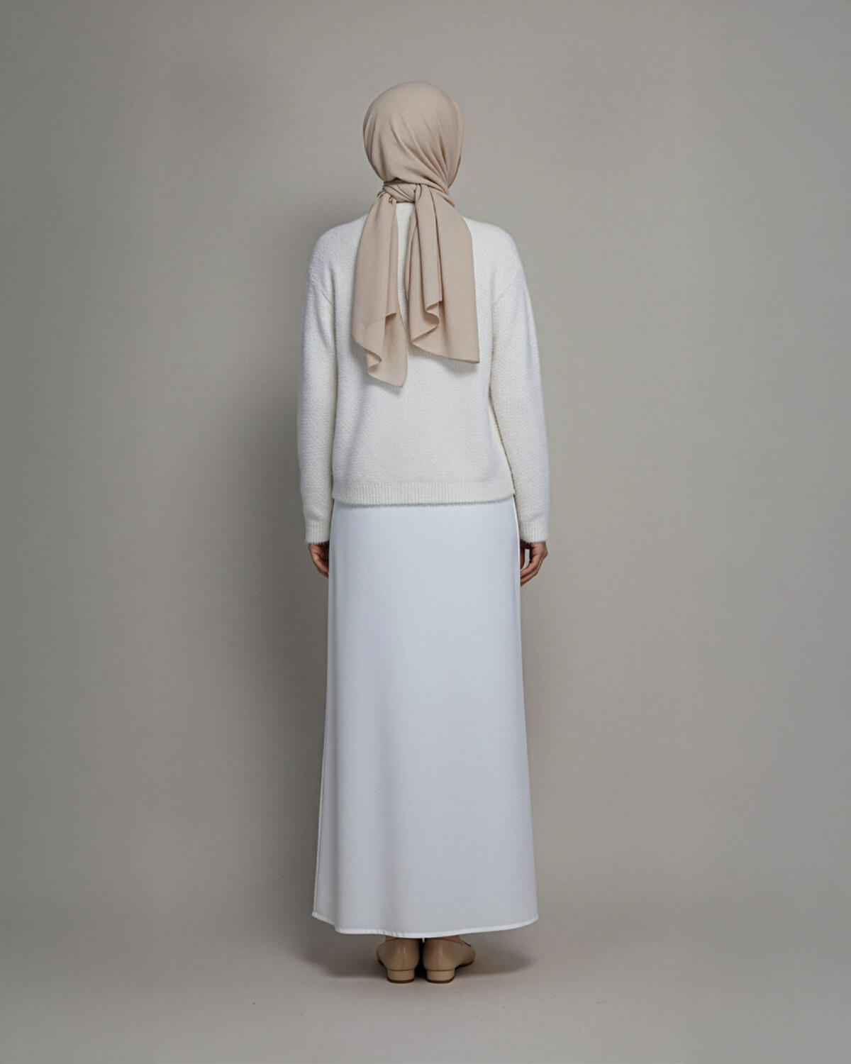 GÜL DETAYLI DÜĞMELİ ANGORA HIRKA
