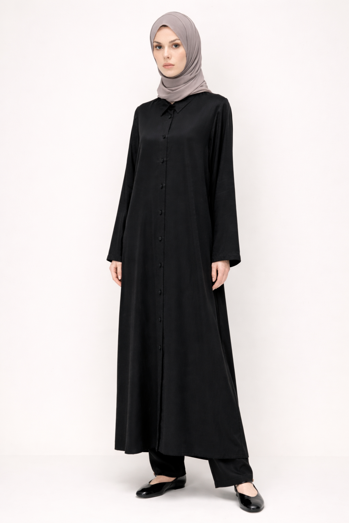 ARKA PELERİN DETAYLI DÜĞMELİ KAP