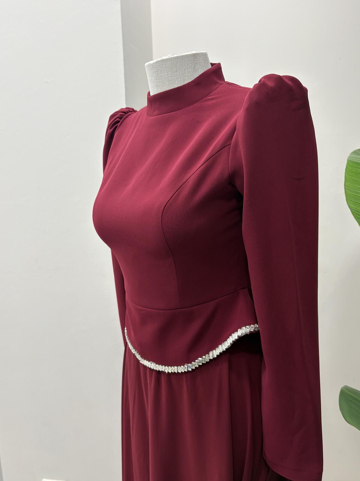 BELDEN OTURTMALI TAŞ DETAYLI NAZ ELBİSE